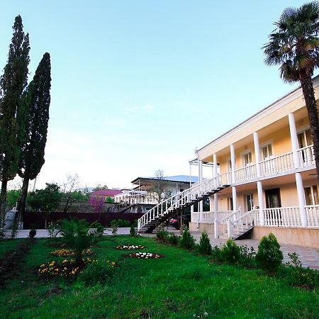 Green Garden Guest House Цкалтубо Екстериор снимка